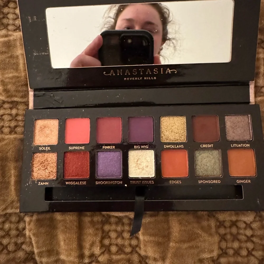 Jackie Aina Anastasia Beverly Hills Palette ✨